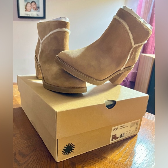 UGG ~ Kasen II Suede Boots (# 1095049) in Chestnut - Picture 2 of 15